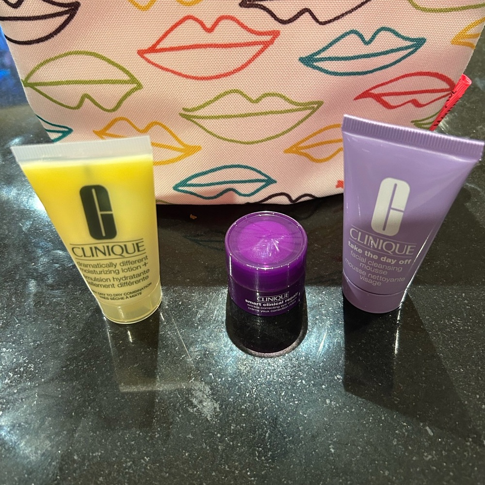 Clinique Set of Makeup Bag and 3 products